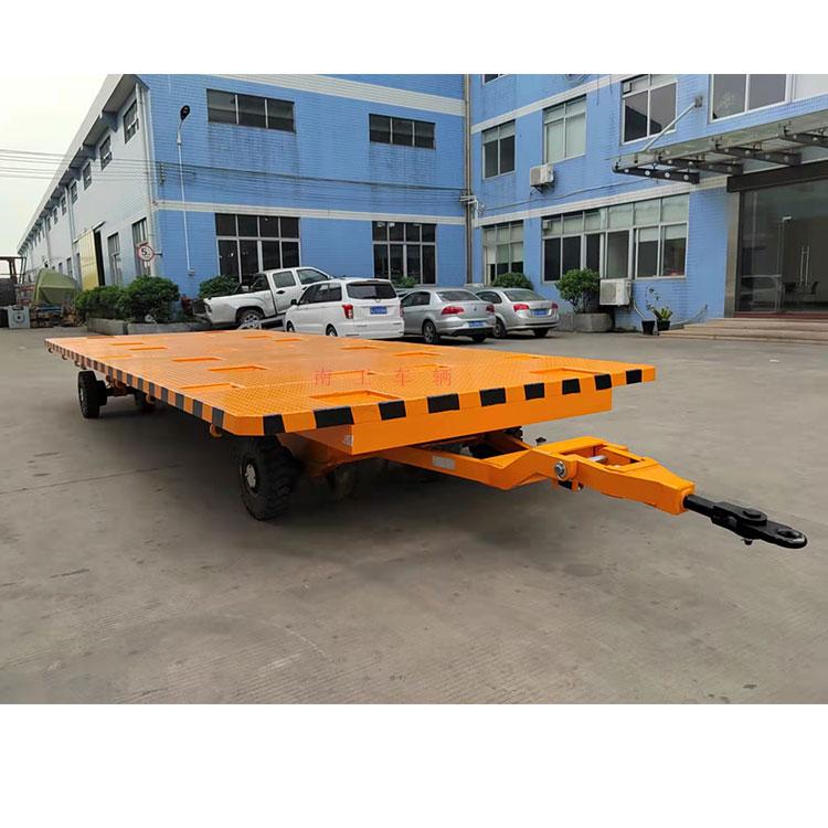 8.2T中型多米平台全挂车