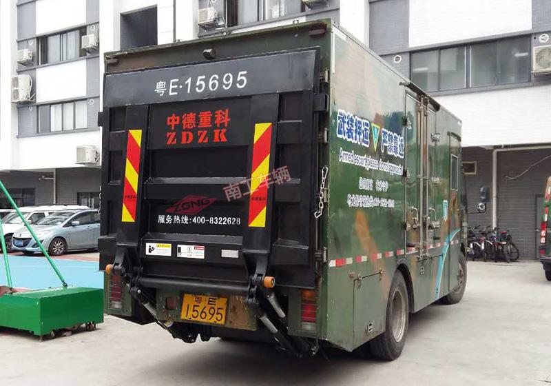 多米(中国)2.5吨快装式汽车尾板