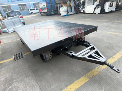 30吨重型多米平台 环保实心轮胎4I.jpg