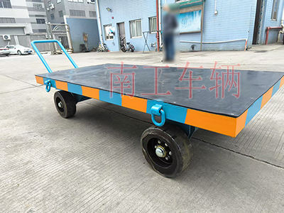 3吨小型多米平台 带橡胶垫工具车4I.jpg